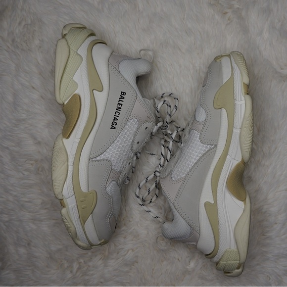 Balenciaga | Triple S Sneaker in White - Size 40 - Picture 6 of 13